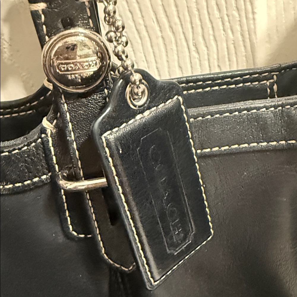 Coach Collector this butter, soft, perfect condition, vintage coach bag 14x8 - Picture 3 of 5
